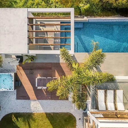 El Paraiso Cinema Gym Pool Lounge Parking *