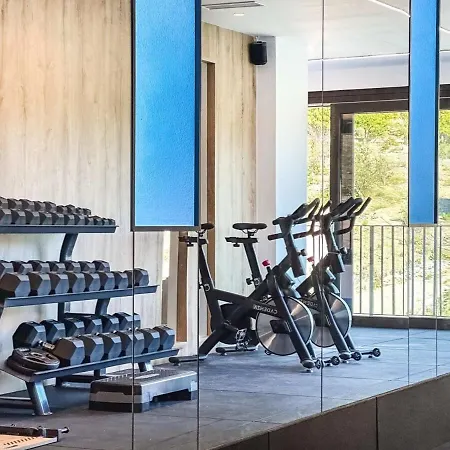 El Paraiso Cinema Gym Pool Lounge Parking Эстепона