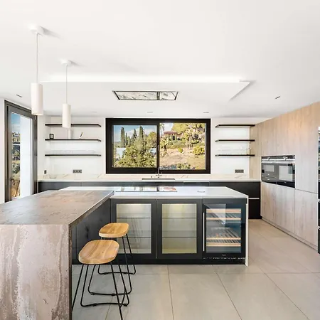 El Paraiso Cinema Gym Pool Lounge Parking