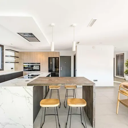 El Paraiso Cinema Gym Pool Lounge Parking * אסטפונה