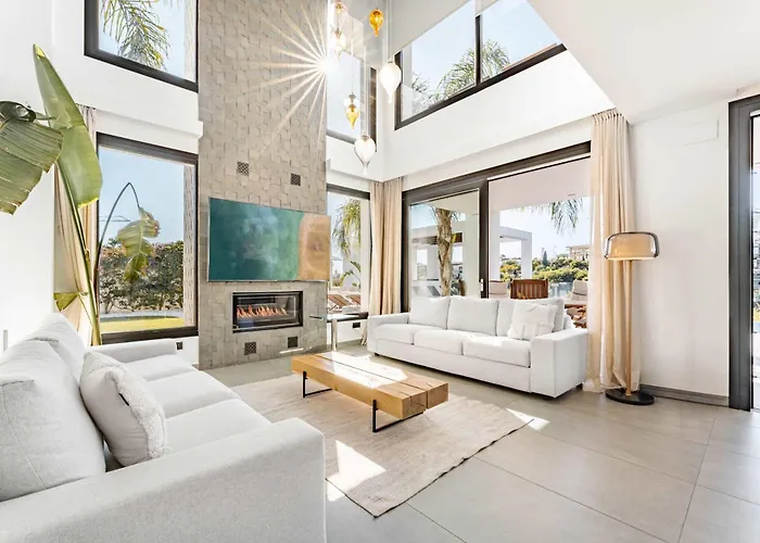 El Paraiso Cinema Gym Pool Lounge Parking Βίλα