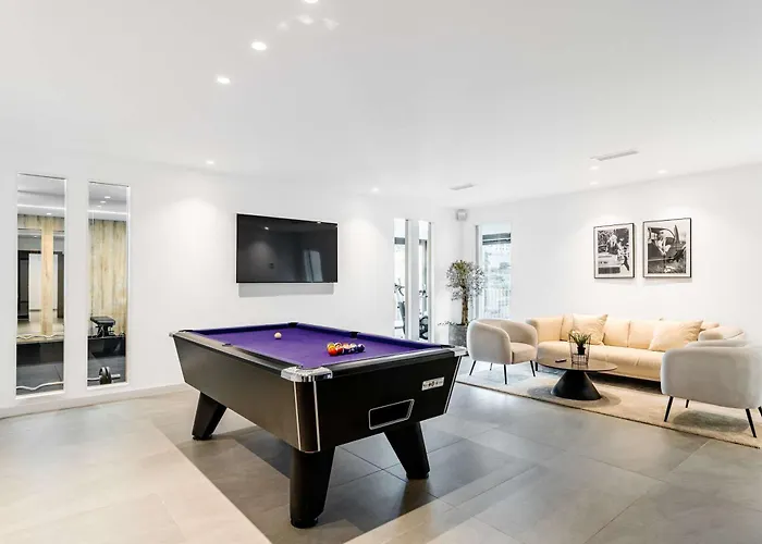 El Paraiso Cinema Gym Pool Lounge Parking Βίλα