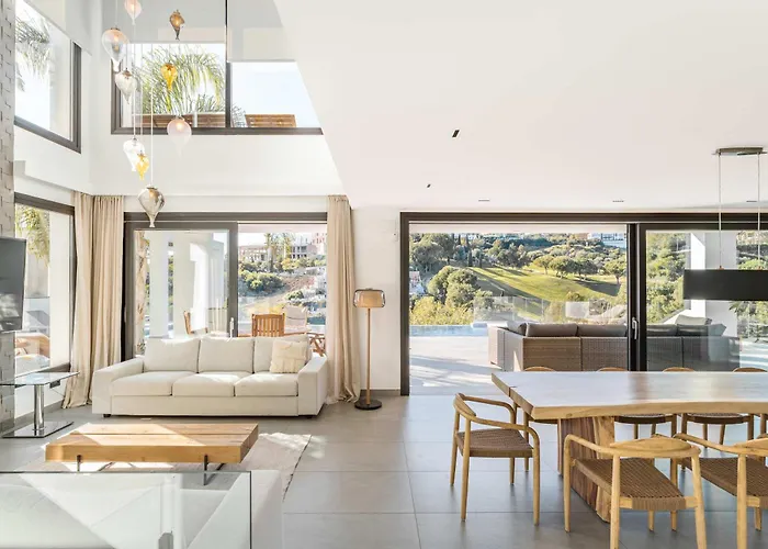 El Paraiso Cinema Gym Pool Lounge Parking *