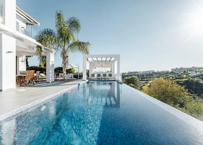 El Paraiso Cinema Gym Pool Lounge Parking Villa