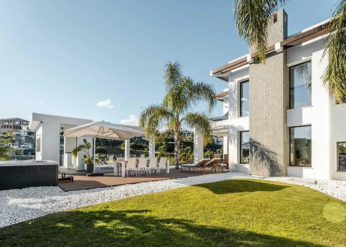 El Paraiso Cinema Gym Pool Lounge Parking * Εστεπόνα