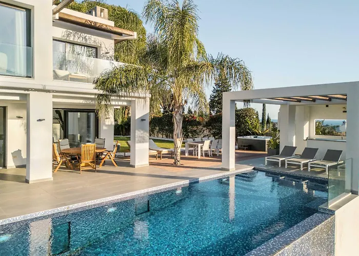 El Paraiso Cinema Gym Pool Lounge Parking Βίλα Εστεπόνα