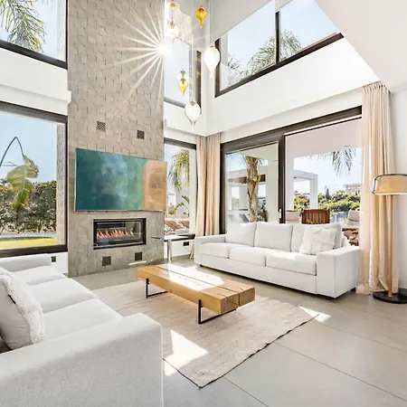 El Paraiso Cinema Gym Pool Lounge Parking Villa