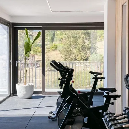 El Paraiso Cinema Gym Pool Lounge Parking * Estepona