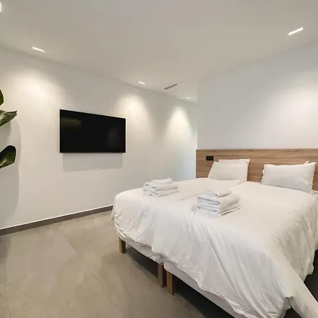 El Paraiso Cinema Gym Pool Lounge Parking Estepona