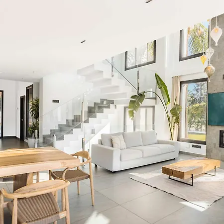 El Paraiso Cinema Gym Pool Lounge Parking Villa