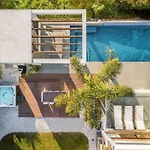 El Paraiso Cinema Gym Pool Lounge Parking *