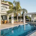 El Paraiso Cinema Gym Pool Lounge Parking Villa Estepona