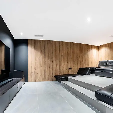 El Paraiso Cinema Gym Pool Lounge Parking וילה *