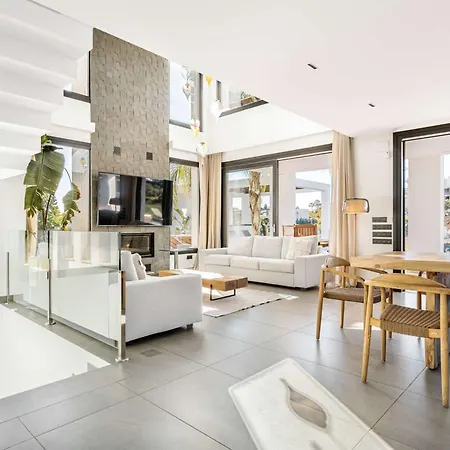 El Paraiso Cinema Gym Pool Lounge Parking Estepona