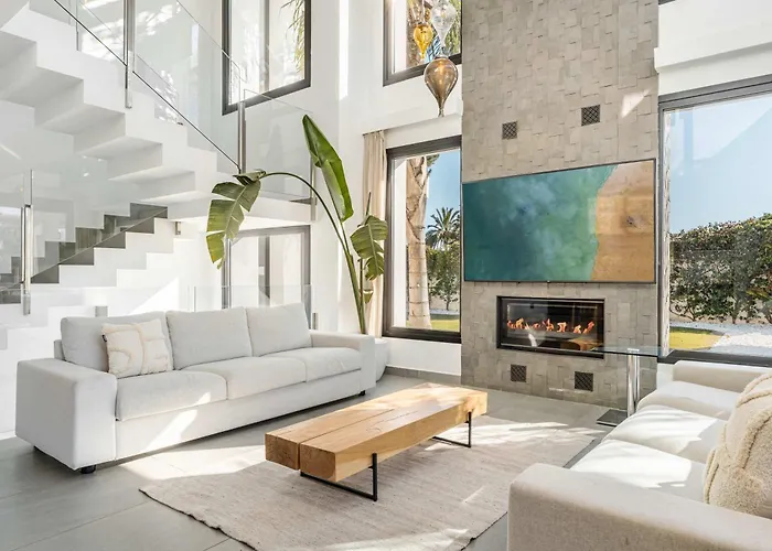 El Paraiso Cinema Gym Pool Lounge Parking Villa Estepona