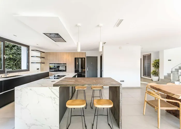 El Paraiso Cinema Gym Pool Lounge Parking * Estepona