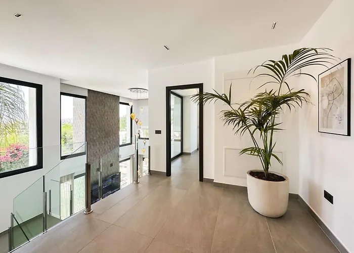 El Paraiso Cinema Gym Pool Lounge Parking Villa *