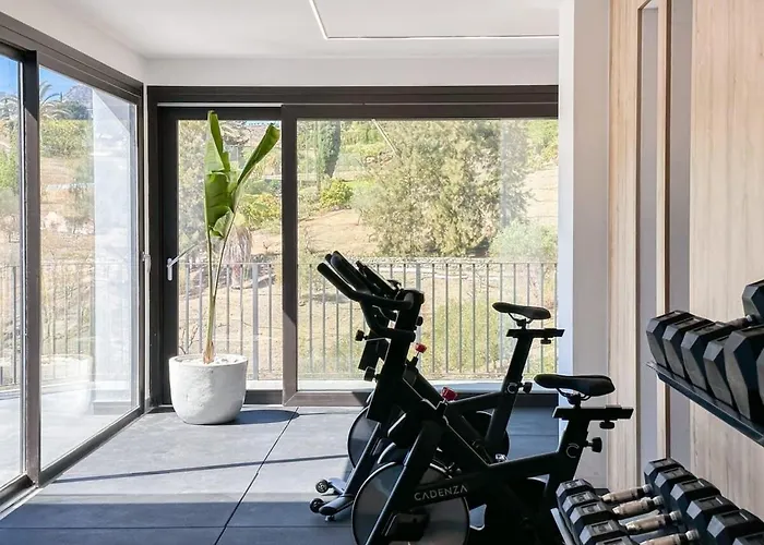 El Paraiso Cinema Gym Pool Lounge Parking * Estepona