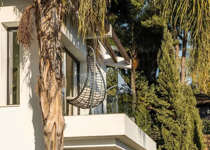 El Paraiso Cinema Gym Pool Lounge Parking Villa Estepona