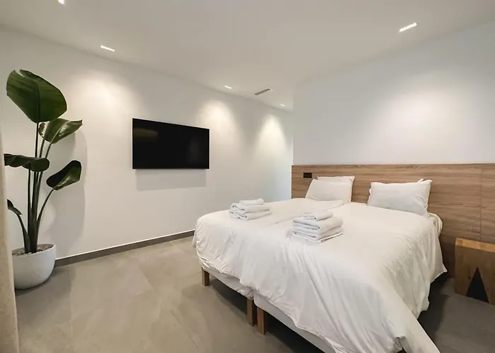 El Paraiso Cinema Gym Pool Lounge Parking Estepona