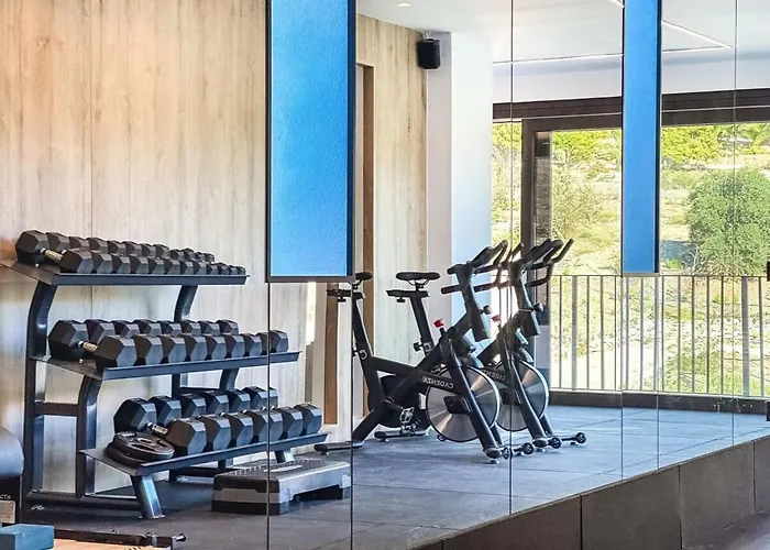 El Paraiso Cinema Gym Pool Lounge Parking Estepona